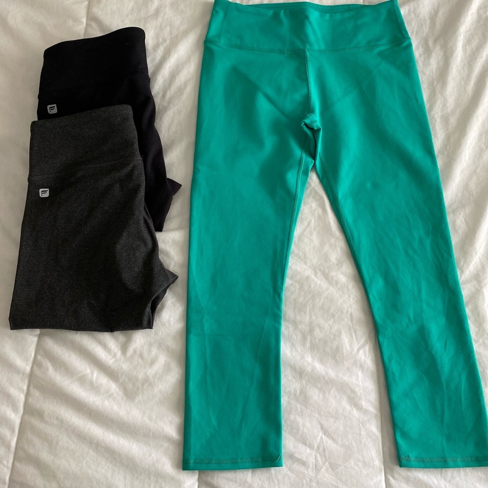 Fabletics Mid Rise Solid Powerhold Capris